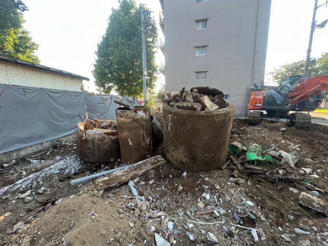 鉄骨造2階建て解体工事(千葉市花見川区花園)浄化槽撤去工事の様子です。